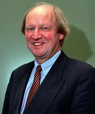 G. Mik (2000)