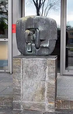 Beeld uit 1975 aan de Europalaan in Utrecht, aangeboden aan de directie van OPG n.a.v. het 75-jarig jubileum van het bedrijf.