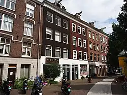 Panden nr. 15 (donker geschilderd) t/m 21