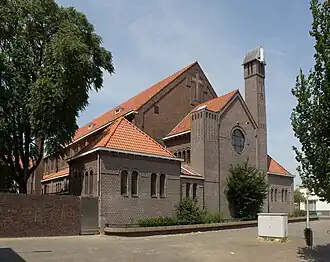 Achterkant met klokkentoren