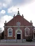 Gereformeerde kerk met aangebouwde consistorie en pastorie