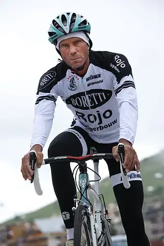 namens het Sterrenfietsteam deelnemer aan de Alpe d'HuZes (2011)