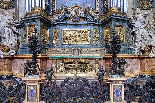 Altaar en graf van Sint Ignatius.