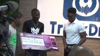 Formele uitreiking van royalty's aan Getthestars, december 2019