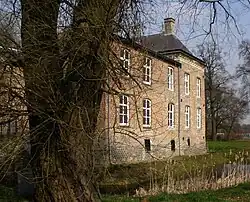 Zijaanzicht kasteel