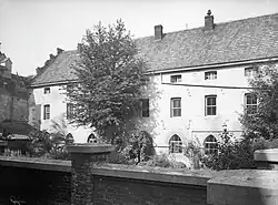 Westvleugel, pandhofzijde, 1917
