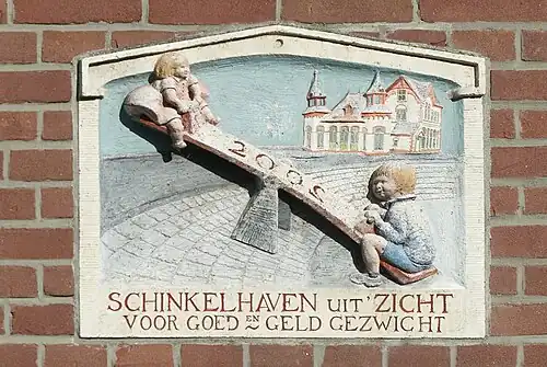 Gevelsteen in de gevel van het pand aan de Sloterkade 61 die verwijst naar het protest tegen de sloop van café-hotel Schinkelhaven in 1954.
