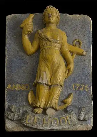 De gevelsteen van De Hoop, nu in Museum Rotterdam