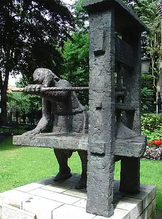 Standbeeld van Gheraert Leeu in de Willem Vroesentuin te Gouda