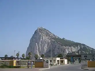 De Rots van Gibraltar gezien vanaf de grens met Spanje
