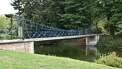 De gietijzeren hangbrug