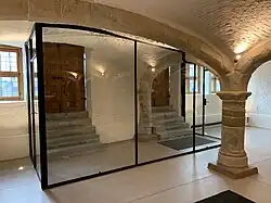 De gerestaureerde kelder van het gildehuis, op de eerste dag dat het aan het publiek getoond werd (tijdens erfgoeddag 2019).