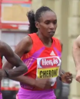 Gladys Kiprono tijdens de halve marathon van Praag in 2012.