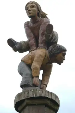 Bokspringen boven op muziektent