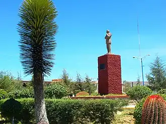 Panoramafoto met standbeeld ter ere van Julian Carrillo