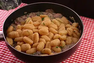 Gnocchi met rucola en paddenstoelen