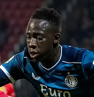 Minteh spelend voor Feyenoord (2024)