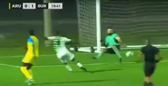 Goal van Hasselbaink, uitkomend voor Suriname tegen Aruba, WK-kwalificatie op 28 maart 2021