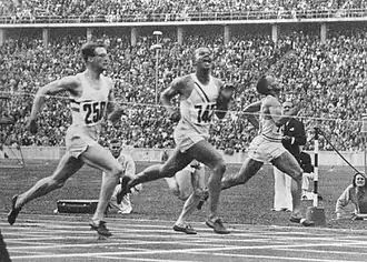 finish 400m, Olympische Spelen 1936 - Godfrey Brown links