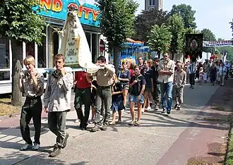 De jaarlijkse processie te Godsheide