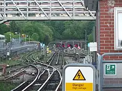 De tunnelportalen ten zuiden van het station.