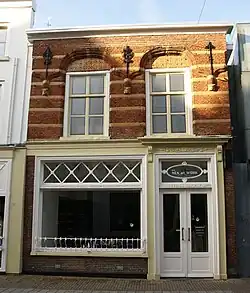 Gorinchem, Gasthuisstraat 30, afgetopte Dordtse gevel
