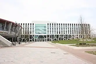 Ingang van het nieuwe gebouw (2025)