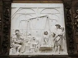 Het reliëf op de Kaaswaag in Gouda. Voorgrond in haut-reliëf, achtergrond in bas-reliëf