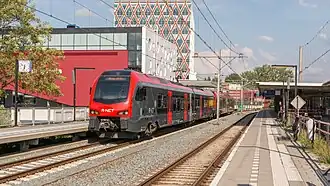 R-net FLIRTs 3 2010 en 2014 staan in Gouda klaar als trein 8656 naar Alphen aan den Rijn