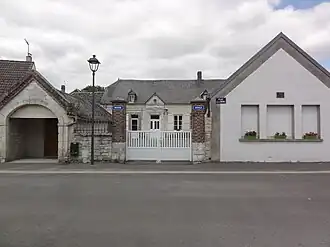 Gemeentehuis en school