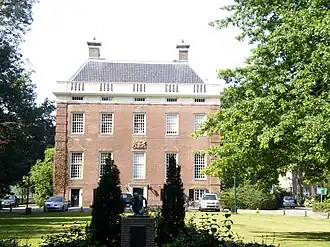 Achterkant hoofdgebouw