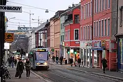 Gelede wagen 165 op lijn 17 naar Rikshospitalet. Grünerløkka; 20 november 2011.