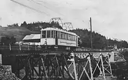 Motorwagen 1 van de Graakallbanen op de Hoemsbrua (Hoemsbrug); tussen 1924 en 1930.