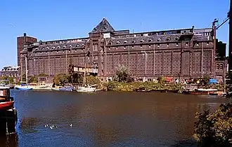 De graansilo als kraakpand in 2007