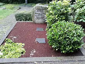 Het graf van de Duitse theoloog Eberhard Bethge en zijn vrouw op de kasteelbegraafplaats Bonn-Bad Godesberg.