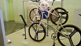 Graeme Obree's zelfgemaakte fietsen, tentoongesteld in het Riverside Museum.