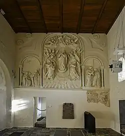 Stucwerk en muurschildering in de kapel