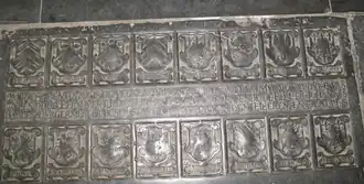 De rijkelijk met familiewapens voorziene grafzerk van Willem Mulert in de Martinikerk te Groningen