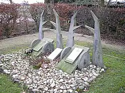 Grafmonument t.h.a. Limburgse Evacués