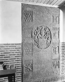 Grafsteen van Dirk van Zuylen in de kerk (1965)