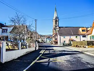 Grand'Rue met Église Saint-Laurent