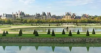 Het Kasteel van Fontainebleau, kasteel van Napoleon, waarin hij zijn Troonzaal (Frans: Salle du Trône) heeft laten bouwen.[1]