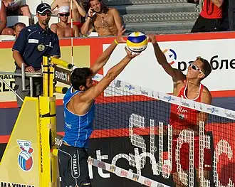 Semjonov (rechts) in actie aan het net bij de Grand Slam van Moskou (2011)