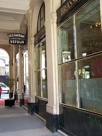 Ingang van het restaurant in de Galerie de Beaujolais