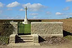 Ingang van de Britse militaire begraafplaats van Grandcourt