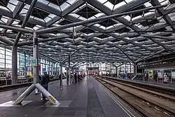 Tramstation CS-hoog, richting binnenstad.