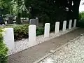 Graven inzittenden Lancaster, Papendrecht, Admiraal de Ruyterweg. Het monument staat elders.