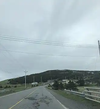 De weg in het plaatsje Great Barasway