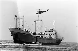 De Griekse kustvaarder PARIMAR in brand op het strand bij Scheveningen