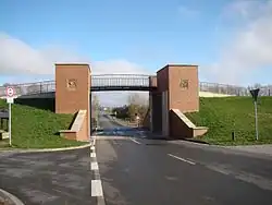 Dijk in Griethausen met coupure voor de Rheinstraße naar Spyck, Salmorth en Schenkenschanz